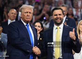 Vance enaltece a Trump tras ataque, critica a la prensa y se burla de Biden