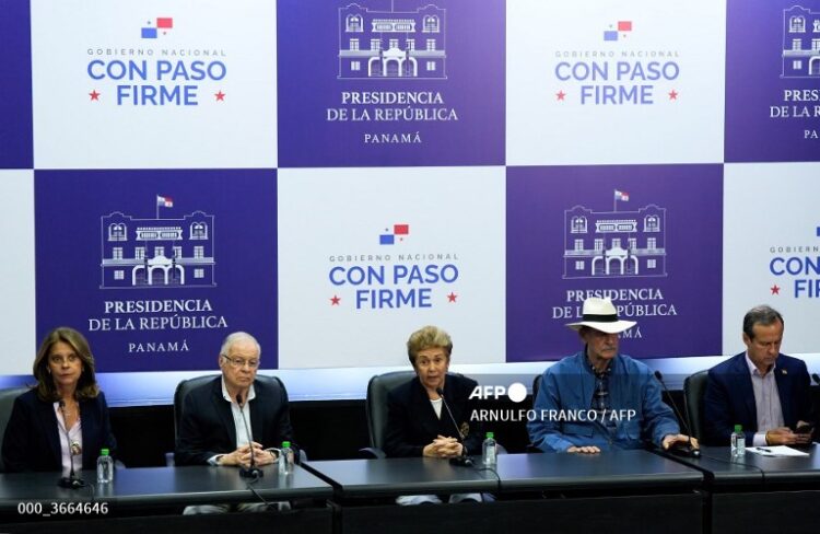 Prohibición de viaje a observadores agrava tensión antes de elecciones en Venezuela