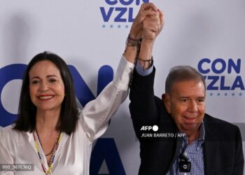 Machado denuncia que hay ‘encapuchados armados’ y policías venezolanos frente a la Embajada argentina