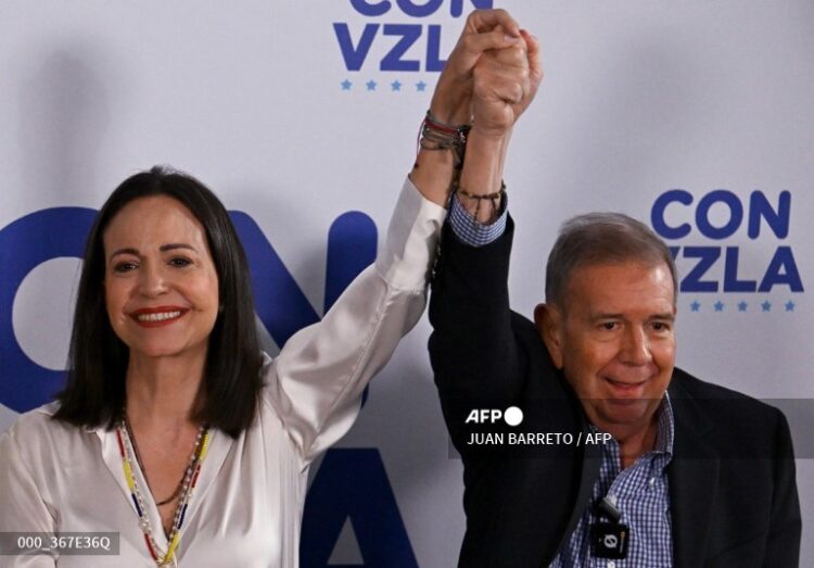 Machado denuncia que hay ‘encapuchados armados’ y policías venezolanos frente a la Embajada argentina