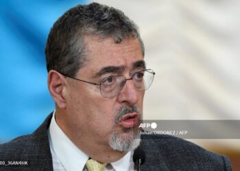 El presidente de Guatemala dice que no reconoce el ‘fraude’ de Maduro y pide ‘demandar una salida pacífica’