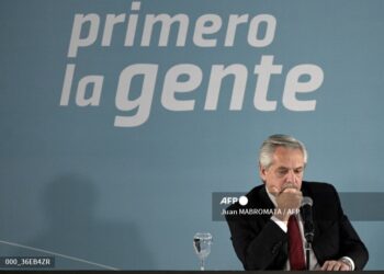 Alberto Fernández pide que se prohíba la difusión de fotos y vídeos tras la denuncia de su exmujer