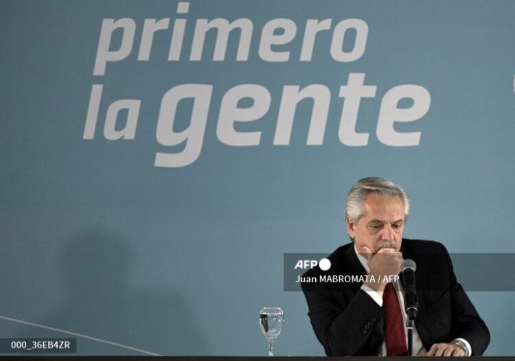 Alberto Fernández pide que se prohíba la difusión de fotos y vídeos tras la denuncia de su exmujer