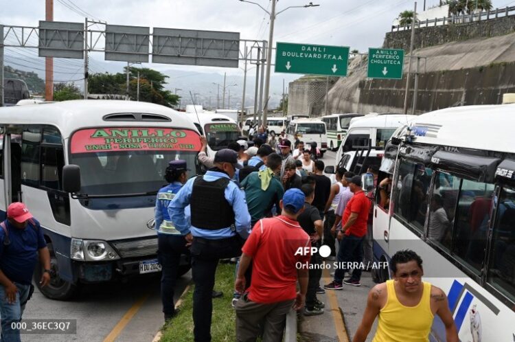 Gobierno de Honduras paga subsidio al transporte tras bloqueos de rutas