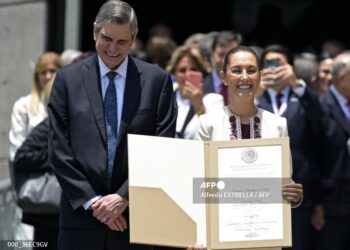 ‘Es un día histórico’: Sheinbaum recibe constancia como presidenta electa de México