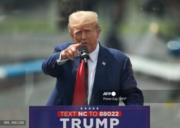 Trump alega que no puede centrarse en temas políticos si los Obama lanzan ataques ‘personales’