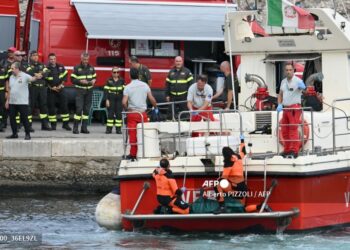 Localizan los cuerpos de cinco de los seis desaparecidos por el naufragio de un yate en Sicilia