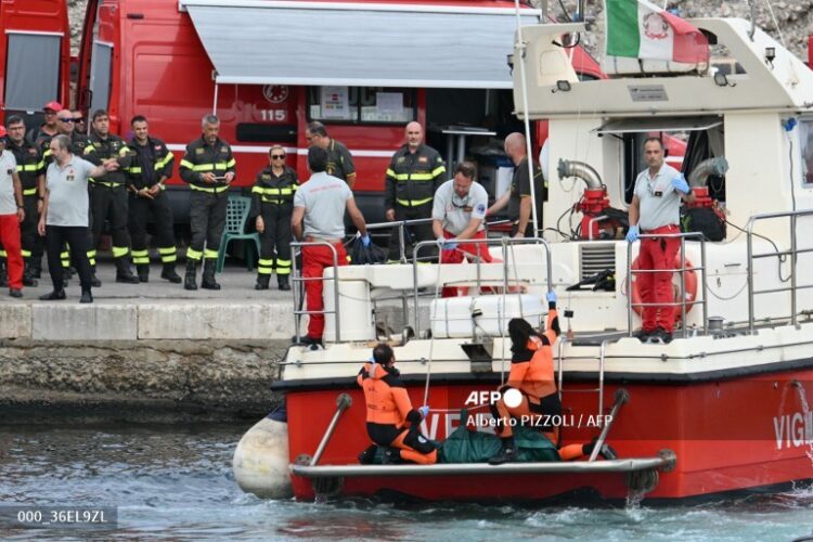 Localizan los cuerpos de cinco de los seis desaparecidos por el naufragio de un yate en Sicilia