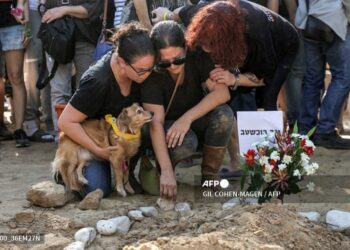 Furia y desespero en los funerales de rehenes israelíes muertos en cautiverio en Gaza