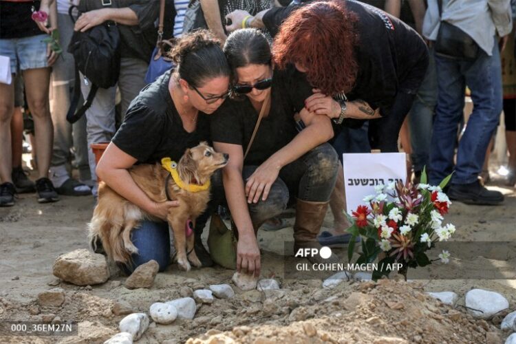 Furia y desespero en los funerales de rehenes israelíes muertos en cautiverio en Gaza