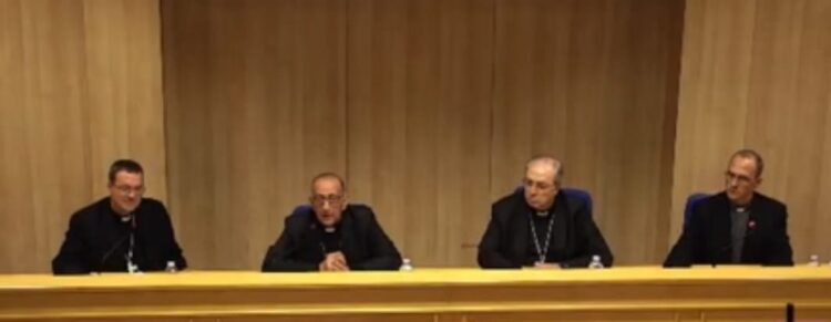 Los jesuitas de Cataluña, España, en conferencia de prensa.