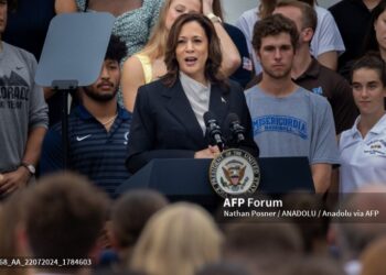 Kamala Harris parte como favorita para reemplazar a Biden en presidenciales de EEUU
