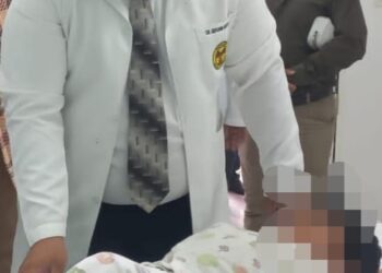 El menor de edad está internado en el Hospital de Niños de Cochabamba.