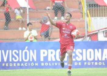 Guabirá remonta 4-2 a FC Universitario en el debut del DT Mojica