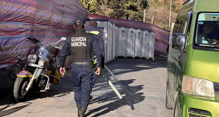 Cierre de vías por la verbena y comerciantes instalan puestos cerca del PUC por la verbena paceña