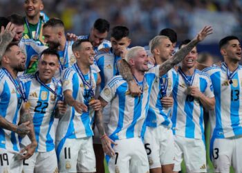 Federación Francesa llevará a FIFA los cánticos racistas de los jugadores de Argentina, según fuente cercana