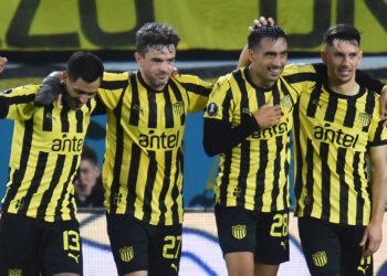 The Strongest es goleado 4-0 por Peñarol y huele a despedida de la Copa