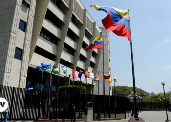 Corte suprema convoca a candidatos para ‘certificar’ elecciones en Venezuela