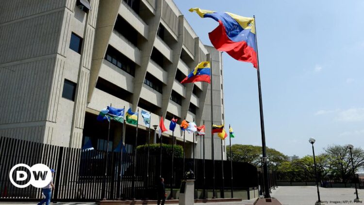 Corte suprema convoca a candidatos para ‘certificar’ elecciones en Venezuela