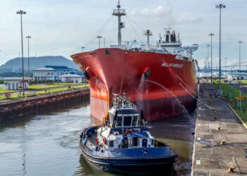 Restricciones al tránsito en Canal de Panamá seguirán un año por escasez de agua