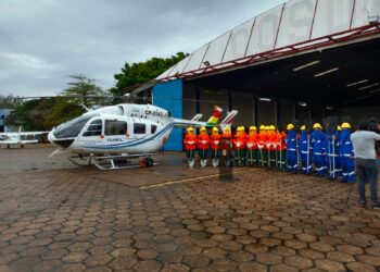 El helicóptero Eco Charlie se suma al trabajo de sofocación de incendios en ocho municipios de Santa Cruz.