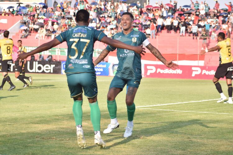 Cardan recibe la felicitación de Graneros
