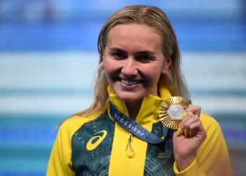 Titmus vuelve a batir a Ledecky en el arranque de la natación de París