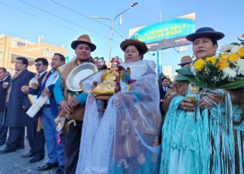 Cerca de las 07.00 comenzó la entrada en honor a la Virgen del Carmen, en la zona 16 de Julio, de El Alto.