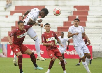 Real Santa Cruz sorprende y gana a Always Ready (2-1)