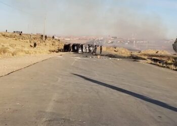 La Defensoría del Pueblo de Oruro insta al diálogo entre la Gobernación de Oruro y comunarios de Caracollo para levantar los bloqueos.