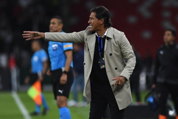El entrenador colombiano Flabio Torres