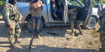 En Villa Tunari, sicarios asesinan a disparos a un hombre y atacan a policías