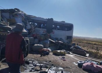 La Policía confirmó 21 fallecidos y 16 heridos en el accidente de tránsito en la carretera Patacamaya-Tambo Quemado.