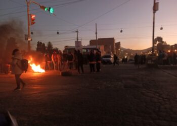Varios puntos de El Alto fueron bloqueados desde la madrugada de este jueves.