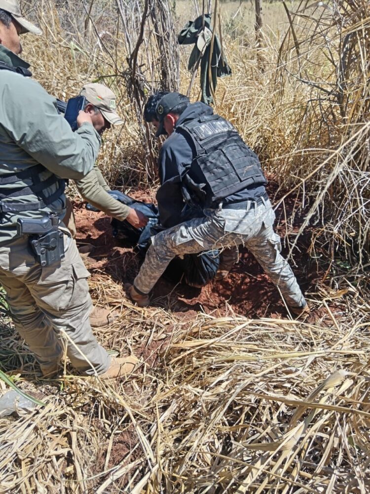 La niña fue encontrada enterrada a un kilómetro de su casa.