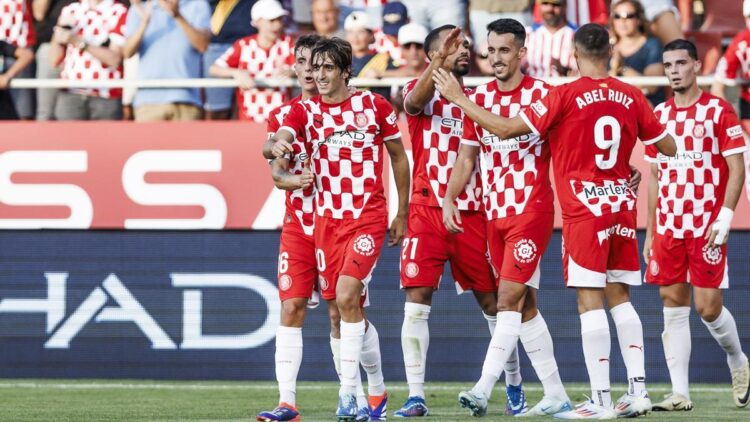 Los jugadores del Girona festejan uno de los goles ante el Osasuna