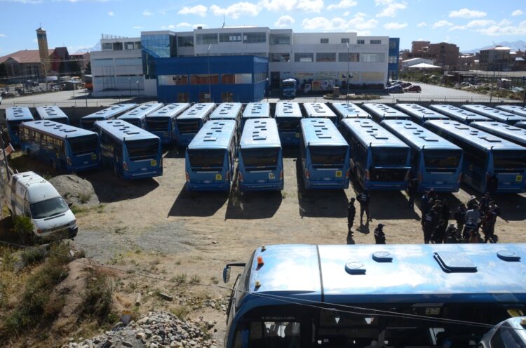 Los buses municipales fueron replegados mientras se normalice la venta de diésel.