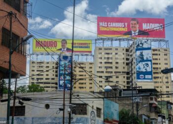 Una senadora de Colombia denuncia que ha sido deportada tras intentar entrar en Venezuela
