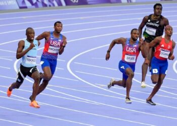 Tebogo se corona en los 200 metros ante un Lyles con covid