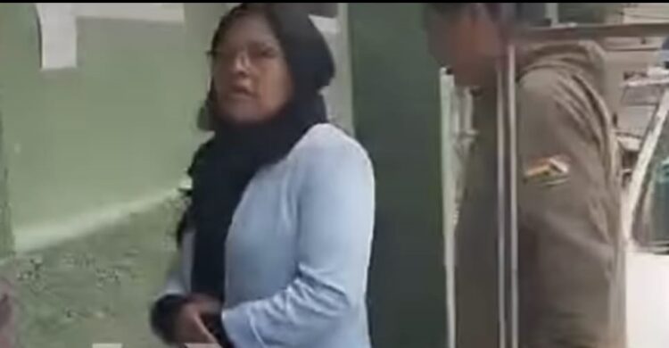 La funcionaria de la Alcaldía de La Paz fue trasladada a celdas policiales.