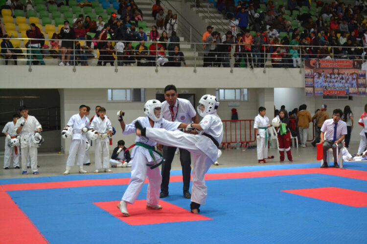 Combate de Karate en el Campeonato Nacional