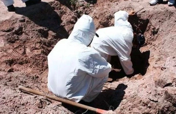 Localizan fosa con decenas de restos humanos en el oeste de México