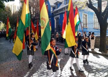 Este lunes se realiza el desfile escolar por las fiestas patrias.