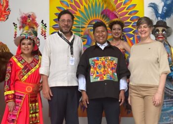 Roberto Mamani Mamani expone su arte en México.