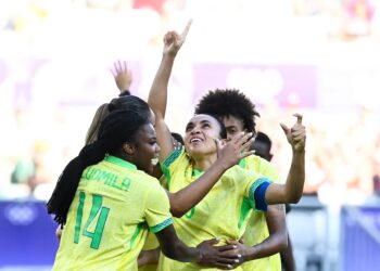 Como en sus mejores tiempos, Marta comanda triunfo de Brasil en debut en París