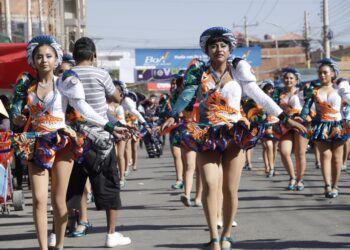 La entrada folklórica en honor a la Virgen de Urcupiña toma Quillacollo