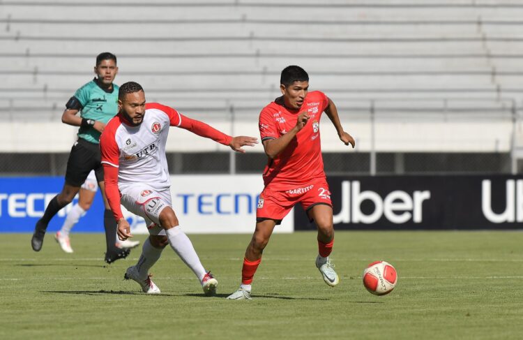 Incidencia entre FC Universitario y Real Santa Cruz