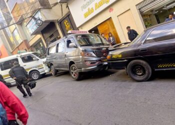 Una múltiple colisión se desencadena en la calle Colombia