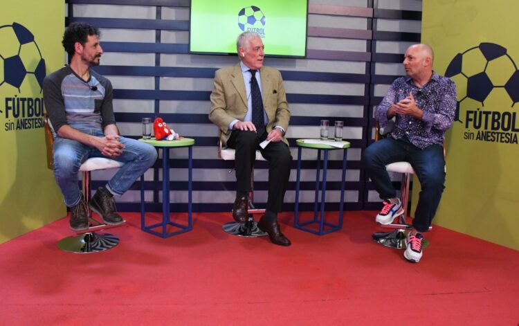 Cristian Mercado (izq.), Jorge Barraza y Gory Patiño en el set televisivo de La Razón.
