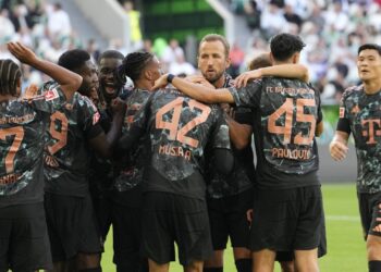 Bayern arranca con victoria en Wolfsburgo en debut de Kompany en Bundesliga